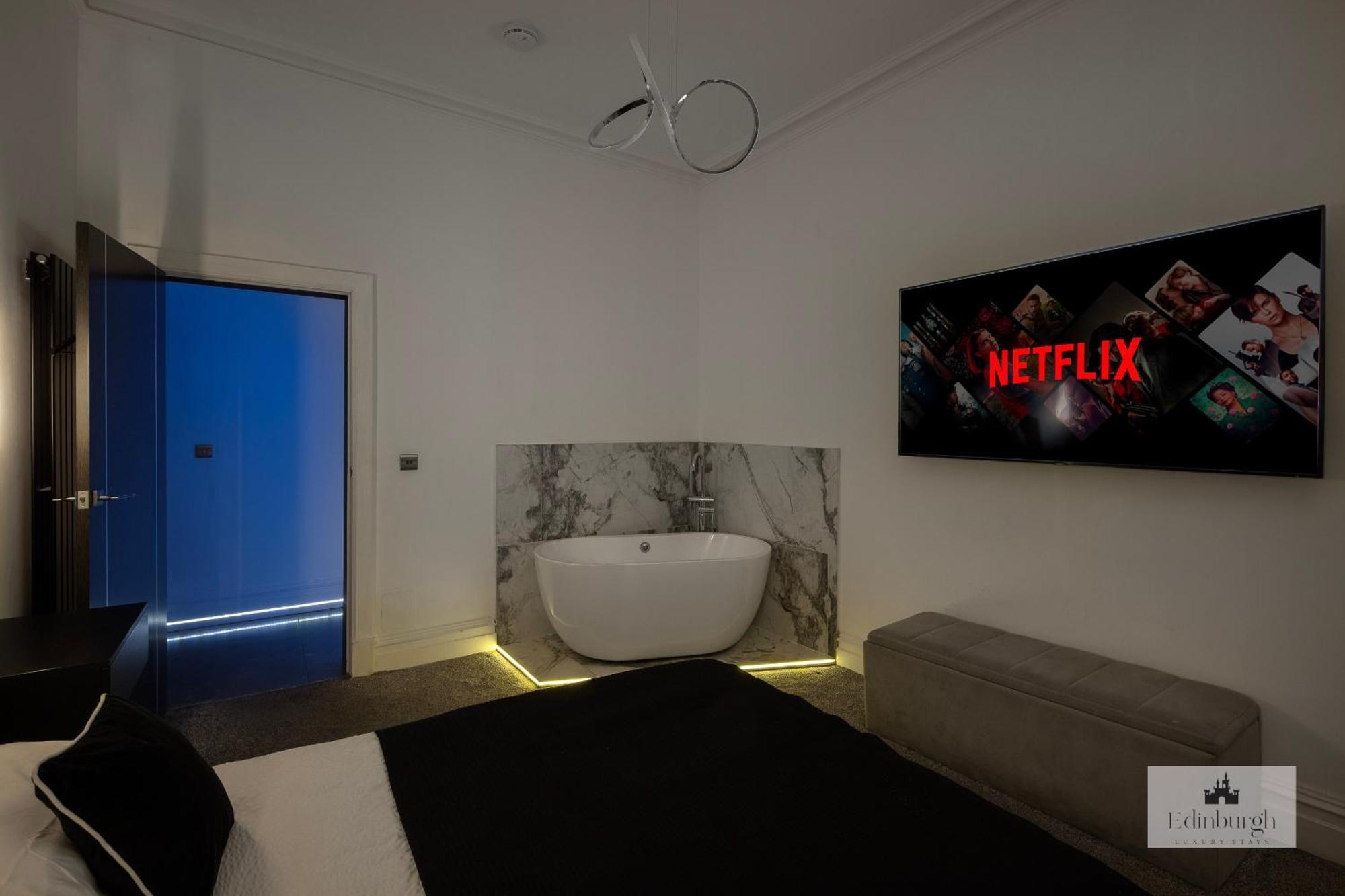 Deluxe 2Br Apartment By The Castle — Photos 1